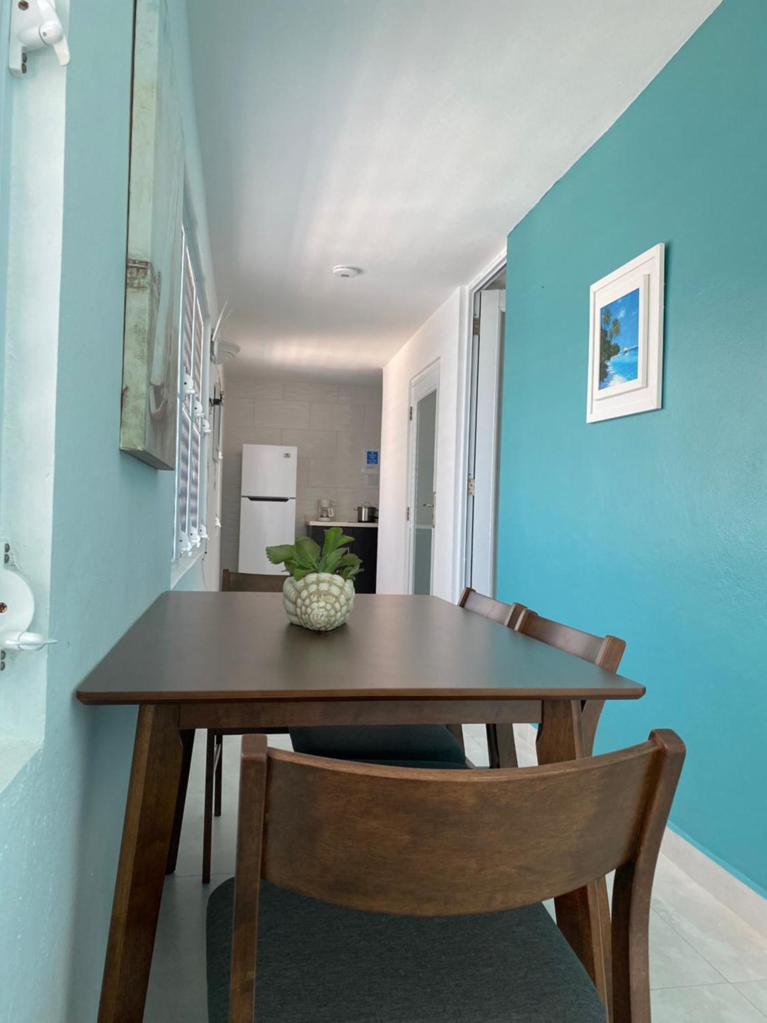 The Beach Guesthouse Pinones Room photo