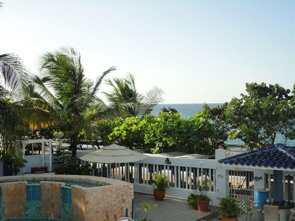 The Beach Guesthouse Pinones Exterior photo