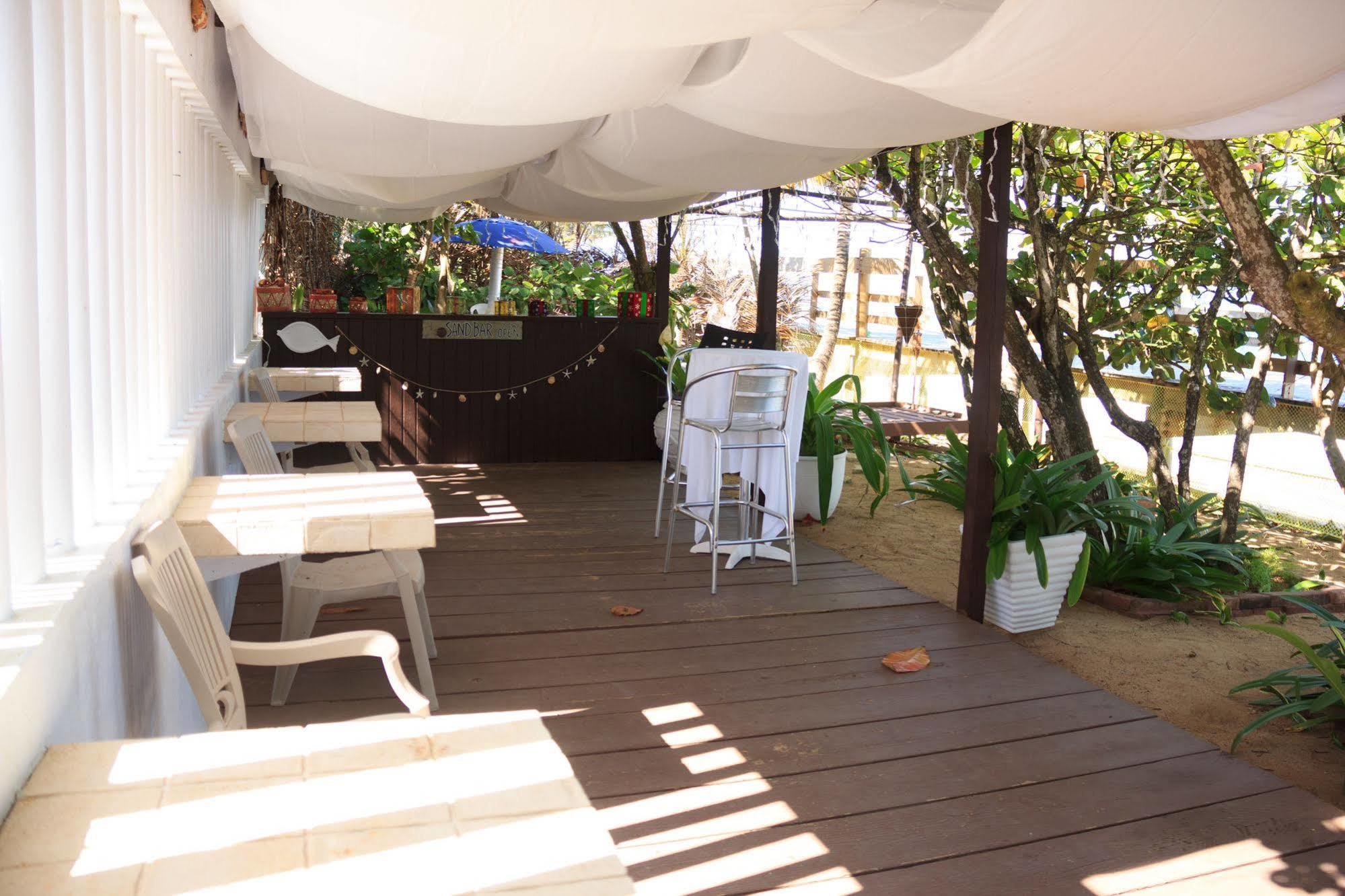 The Beach Guesthouse Pinones Exterior photo